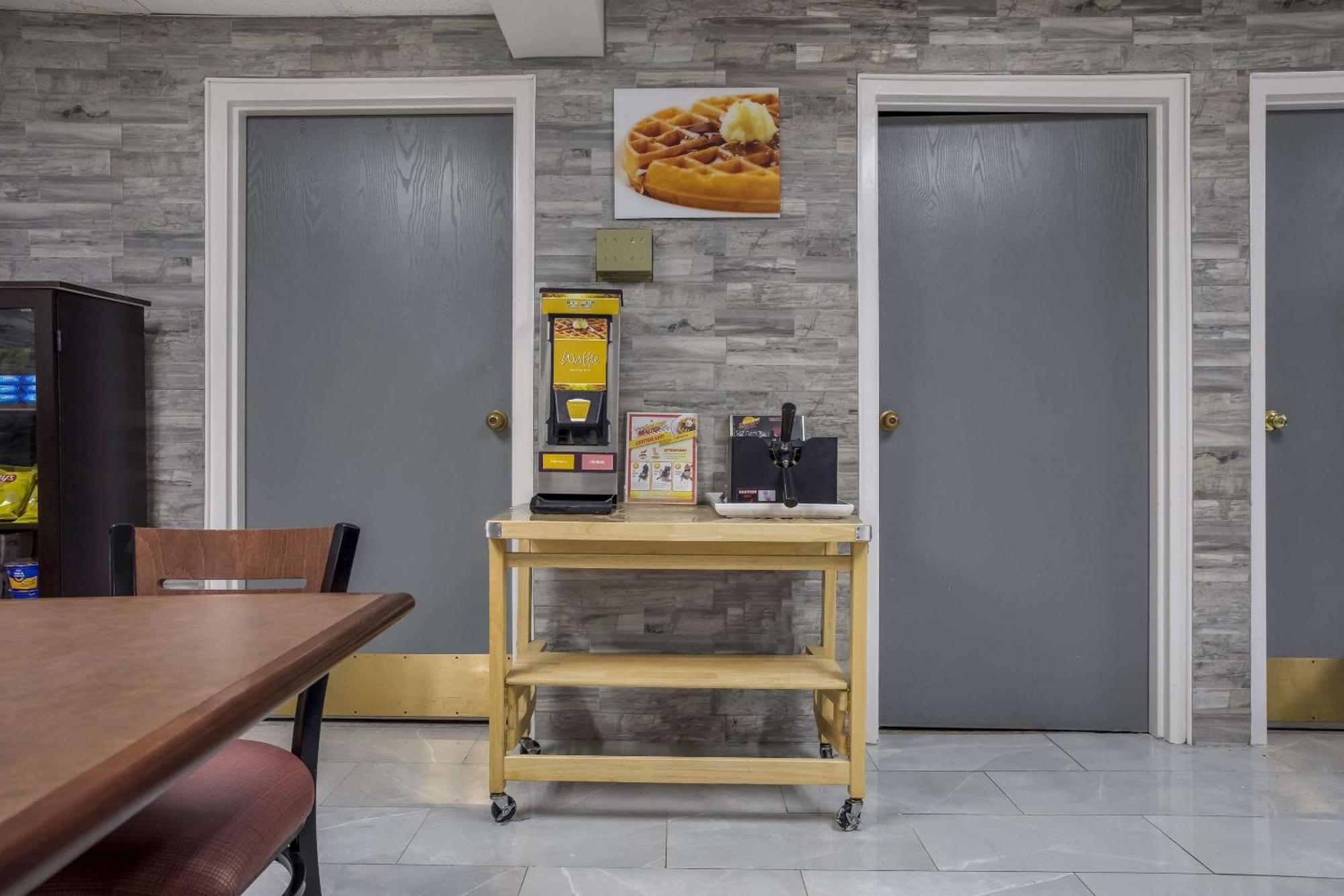 Quality Inn Толедо Экстерьер фото