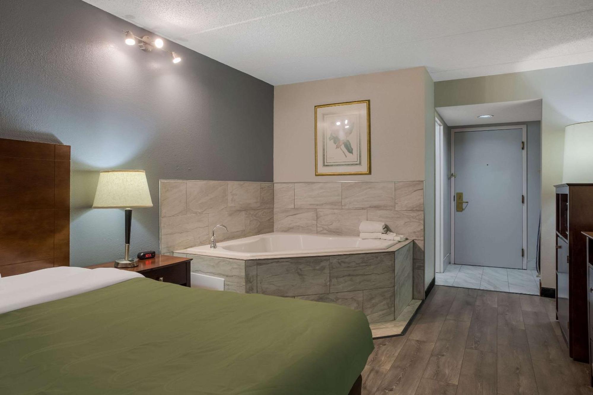 Quality Inn Толедо Экстерьер фото